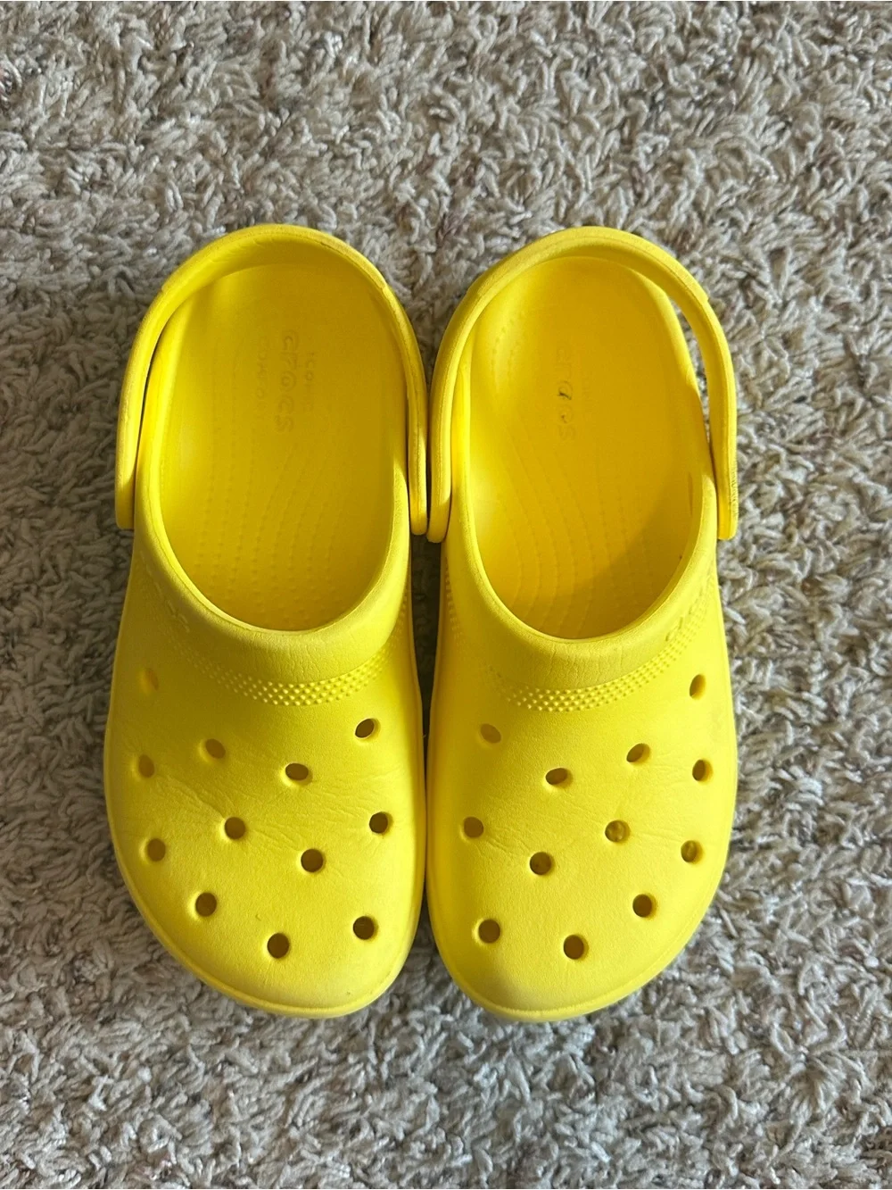 CROCS Classic Clog for Kids in Bright Yellow size J3